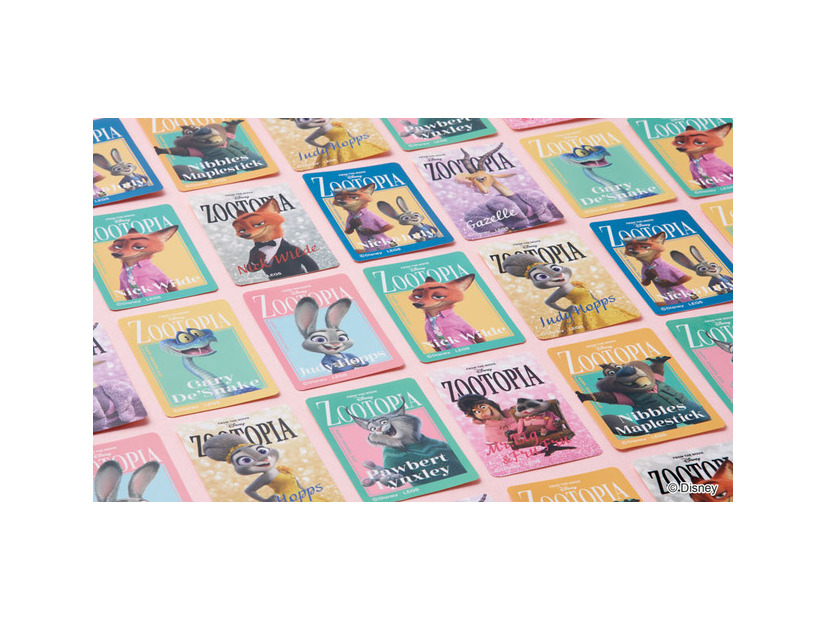 雑誌風ステッカー　550円© Disney