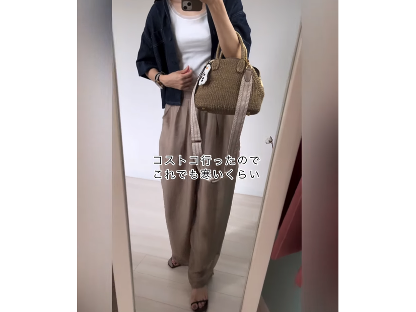 羽織るだけでバランスが整う。「ボクシーシルエットの短め丈シャツ」で仕上げる脚長シルエットコーデ【40代の毎日コーデ】
