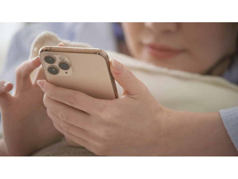 【衝撃】スマホの長時間の使用も関係!? 皮膚科医が明かす「ハンドクリームを塗っても治らない手荒れ」の意外な原因