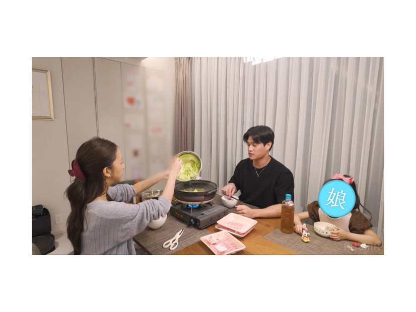 板野友美、高橋奎二「エイジレスボーイズ」（C）AbemaTV, Inc.