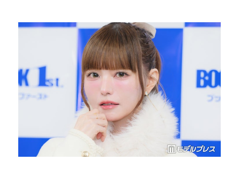 出版記念記者発表会に出席した益若つばさ（C）モデルプレス
