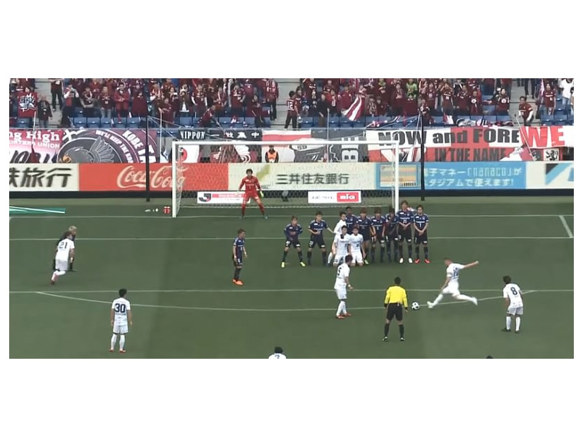 一流同士の真剣勝負！ポドルスキvs東口順昭、「FK」の攻防がアツかった