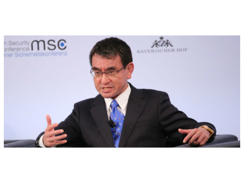 湘南サポの河野外相、名門クラブ元会長の大統領に挑戦状！「そのうち勝負しましょう」