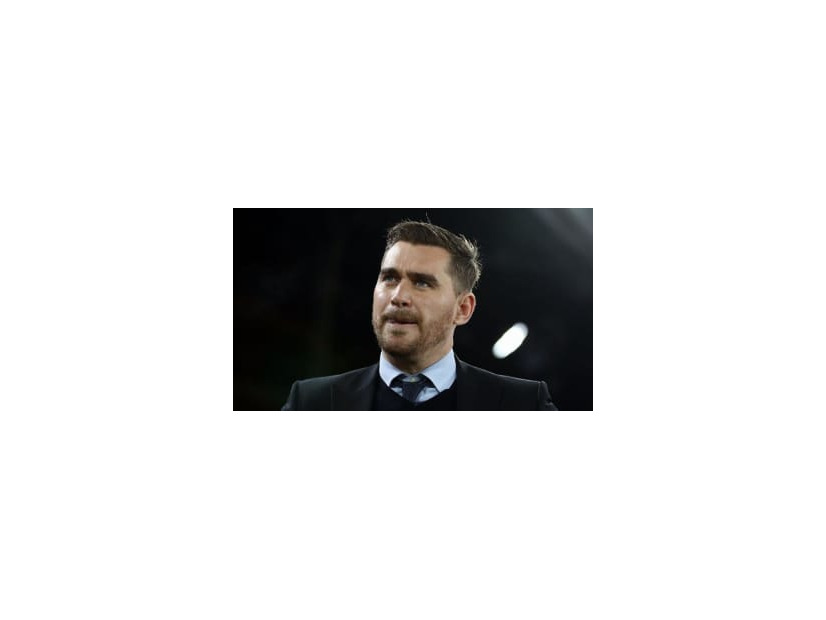 4分で58回！記者に『F○CK』と言いまくった「元銀行員監督」が解雇に