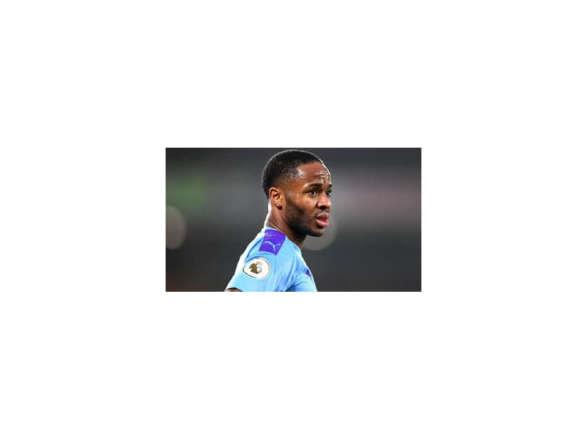 スターリング、頭部にボールを食らって吹っ飛ぶ