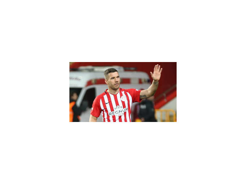 日本に感謝のポドルスキ、トルコでぶち込んだ「渾身ボレー」がこれ