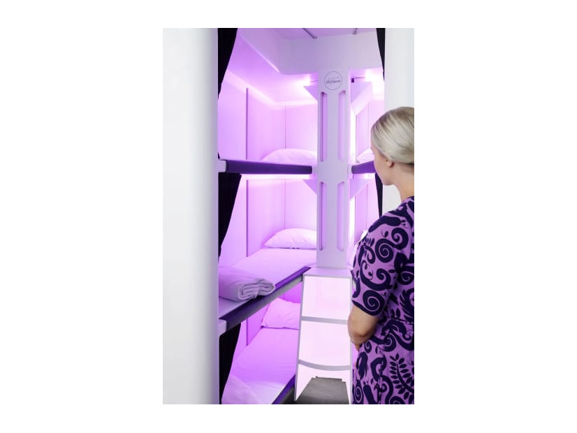 ニュージーランド航空が開発した3段ベッド「エコノミー・スカイネスト」（同社提供・共同）