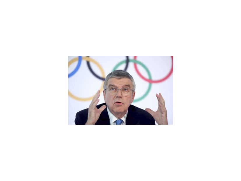 IOC理事会後に記者会見するバッハ会長＝4日、ローザンヌ（ロイター＝共同）