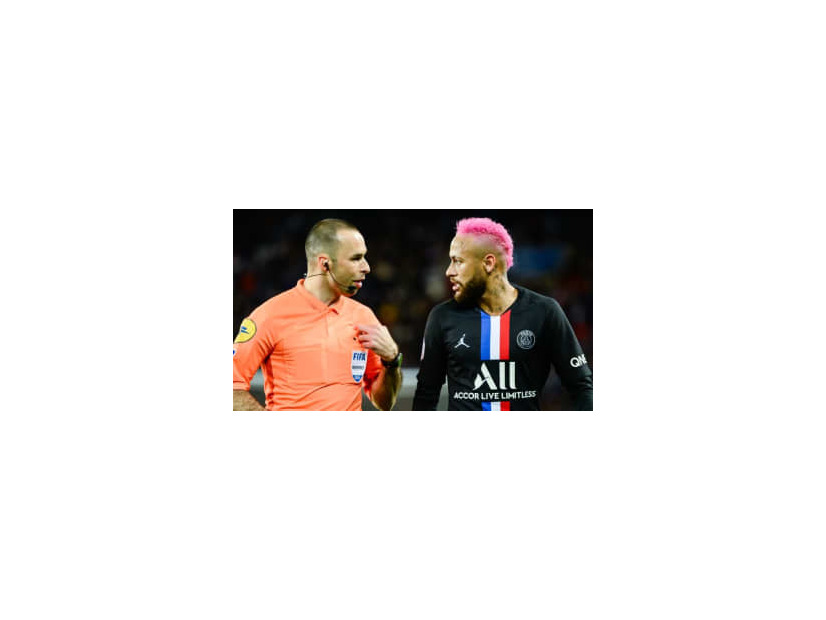赤髪ネイマール、通路での「審判へのブチ切れシーン」がこれ