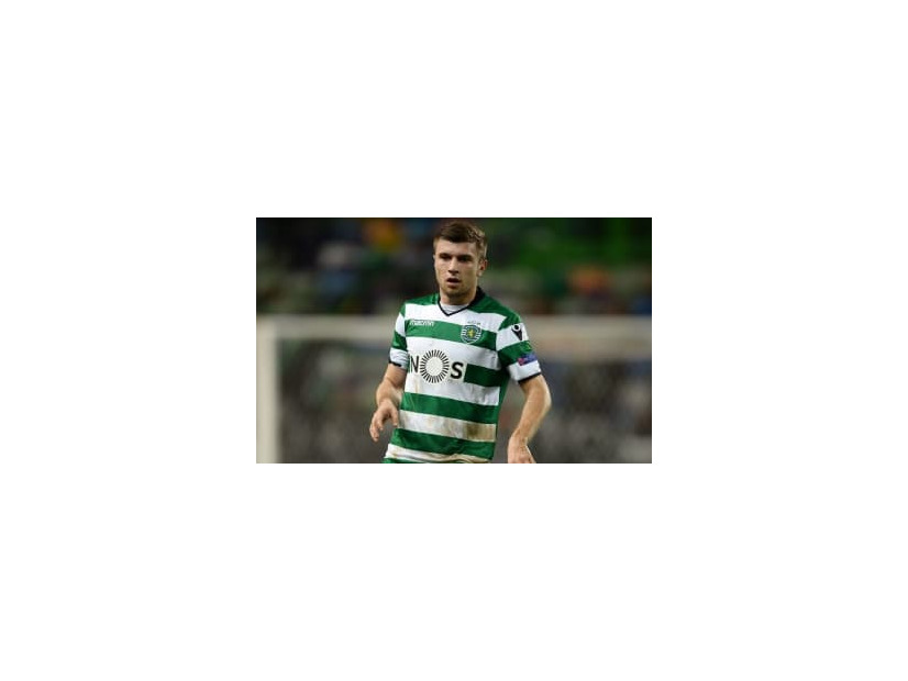 室内での壁当てキックを失敗するとこうなる…スポルティングDFの映像がこれ