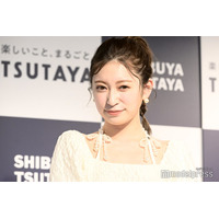 吉田朱里、ミニスカから美脚輝く “学生気分”コーデに「スタイル抜群」「憧れ」の声