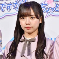 齊藤京子、美脚チラ見せのスリットドレスSHOTに反響「めっちゃ美人」「女優のオーラがすごい」