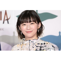 伊藤沙莉「虎に翼」共演者の再会2ショットに嫉妬？「反応が可愛すぎ」「落ち着いて」の声