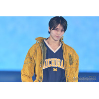ONE N’ ONLY高尾颯斗、迷彩柄パンツ着こなす 無邪気にピース【GirlsAward 2025SS】
