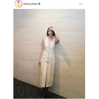 飯豊まりえ、胸元ざっくりのワンピコーデにファンうっとり「超絶美しい」「色気が最強」