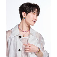 Snow Man渡辺翔太、スワロフスキー重ねづけの爽やかビジュアル公開