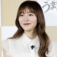 指原莉乃、リップメイクが印象的な微笑みSHOTに絶賛の声「肌ちゅるちゅる」「いつも綺麗」