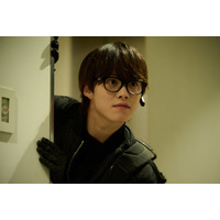 なにわ男子・大橋和也、全身黒ずくめ衣装で潜入「リベンジ・スパイ」場面写真初解禁 共演者第2弾も発表