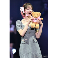あらた唯、美脚際立つミニワンピ姿披露【オキコレ2025】