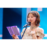 日向坂46富田鈴花、ゴールドドレスで卒業セレモニー開催 8年の活動振り返る「幸せ以外の何物でもありません」【セットリスト】