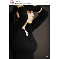 「凛々しい眼差し」浜崎あゆみ、美しい横顔のリハSHOTに反響「カッコよすぎる」