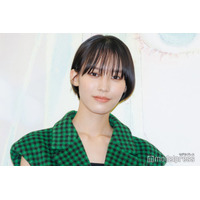 南沙良、美背中披露の振り向きショット公開「ドキッとした」「美しい」の声