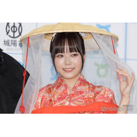 東雲うみ、美バスト際立つ私服姿 ディズニー満喫ショットに「可愛い」「セクシー」