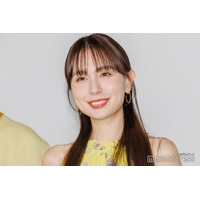 May J.、シースルードレスで素肌際立つ「プチプラに見えない」「美しすぎる」の声