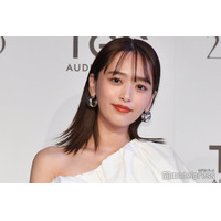 近藤千尋、水着姿で美くびれ披露「腹筋すごい」「圧巻のスタイル」と反響