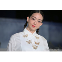 松島花、美背中際立つ私服コーデに反響「プチプラに見えない」「クールビューティー」の声