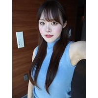 YouTuberになに、水着姿で大胆胸元開放「スタイル良すぎ」「色っぽい」の声