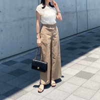 40代こそ似合う！チノ×レースブラウスで作る夏の上品カジュアル【40代の毎日コーデ】