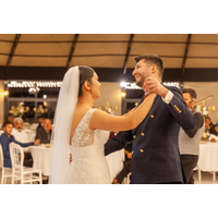 アメリカの結婚式で…「えっ、こんなに？」日本と”まったく違う雰囲気”に「体力やば！」「楽しそう」