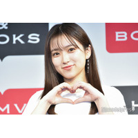 矢吹奈子、美脚際立つコーデ2選「透明感半端ない」「脚長くて綺麗」の声