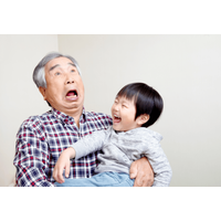 ステテコを履く70歳の祖父　孫「その服どうしたの？」次の瞬間…→孫から”予想外のプレゼント”に「大笑い」「可愛らしい」