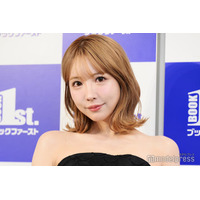 三上悠亜、ランジェリー＆ルーズソックスで美ボディ披露「憧れの体型」「可愛すぎる」の声