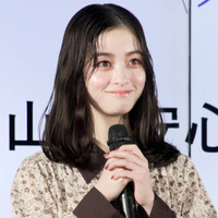 橋本環奈、爽やかなセーラー服SHOTにファン悶絶「撃ち抜かれるかわいさ」「天使」
