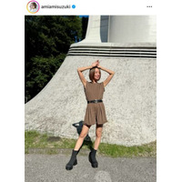 「スタイル良すぎ」鈴木亜美、すらり美脚の私服SHOTに絶賛の声「全然体型変わらないの凄い」