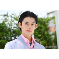 M!LK佐野勇斗、縦眉ショットが「表情筋が豊か」「もっくんと対決してほしい」と話題 人気芸人「面識ないですが」自撮りで対決も