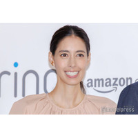 森泉、広々ダイニング公開 テーブルの上に巨大観葉植物が“占領”「圧巻」「オシャレ」の声