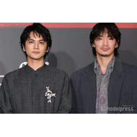 北村匠海＆綾野剛、自分が愚かだと感じる瞬間は？「欲望に負けて深夜に…」【愚か者の⾝分】