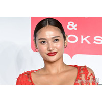 “驚異の10等身”香川沙耶、ブラック水着で美ヒップ際立つ プールショットに「もはや芸術」「色っぽい」