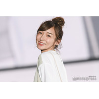 加護亜依、ミニスカ姿で抜群スタイル披露「可愛い」「脚綺麗」と反響