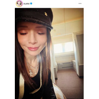 「まじ毛穴どこ」浜崎あゆみ、瞼を閉じた美肌SHOTに反響「幸せそうな笑みがたまらない」