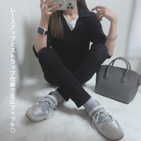 バレエシューズ×スニーカー⁉【GU】ハイブリッドデザインシューズが主役の足元抜け感モノトーン【40代の毎日コーデ】