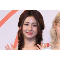 LE SSERAFIMユンジン、前髪ぱっつん×眉ブリーチ姿披露「ビックリ」「印象かなり変わる」と反響