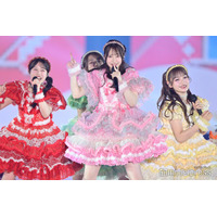 CUTIE STREET、話題曲披露で“かわいいオーラ”全開「歌上手すぎ」「新ヘア似合う」と絶賛の声【ガルアワ2025AW】