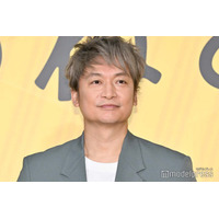 香取慎吾、長髪&ヒゲ姿の“原始人風”ショット公開「誰かと思った」「ワイルドすぎる」の声