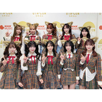 ＝LOVE、キュートな“オオカミ衣装”が話題「うたコン」生出演で人気曲「ラブソングに襲われる」披露