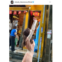 譜久村聖、ほっそりウエストちらり！ベトナムでのオフSHOTに反響「可愛すぎる」「お肌も白くて細くて綺麗」